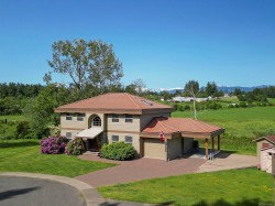 1675 Chester Pl  Comox, BC V9M 1A9
