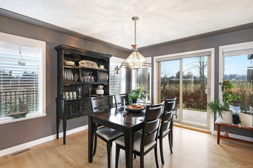 1675 Chester Pl, Comox, BC 