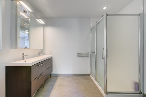 Salle de bains attenante à la CCP - 93 Rue Bedford, Baie-D'Urfé, QC - Indoor Photo Showing Bathroom