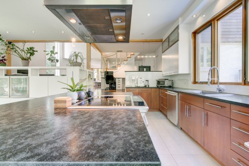 Cuisine - 93 Rue Bedford, Baie-D'Urfé, QC - Indoor Photo Showing Kitchen With Upgraded Kitchen
