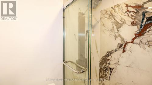 18 Kennedy Drive, Kawartha Lakes, ON - Indoor Photo Showing Bathroom