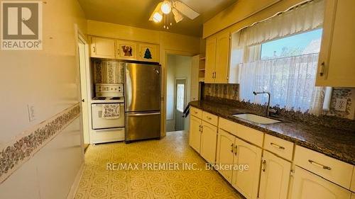 42 Gailmont Drive, Hamilton, ON - Indoor Photo Showing Kitchen