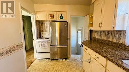 42 Gailmont Drive, Hamilton, ON - Indoor Photo Showing Kitchen