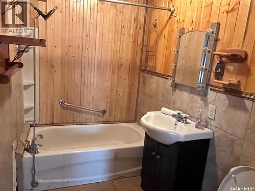 317 Moore Street, Foam Lake, SK - Indoor Photo Showing Bathroom