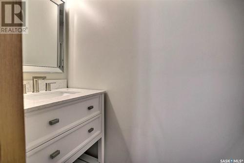 25 2338 Assiniboine Avenue E, Regina, SK - Indoor Photo Showing Bathroom