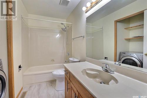 25 2338 Assiniboine Avenue E, Regina, SK - Indoor