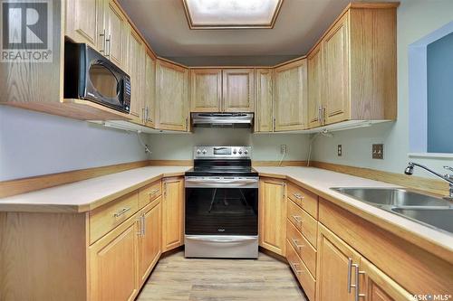 25 2338 Assiniboine Avenue E, Regina, SK - Indoor Photo Showing Kitchen