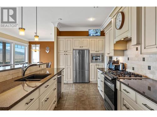 842 Guerin Creek Way, Kamloops, BC - Indoor Photo Showing Kitchen With Double Sink With Upgraded Kitchen