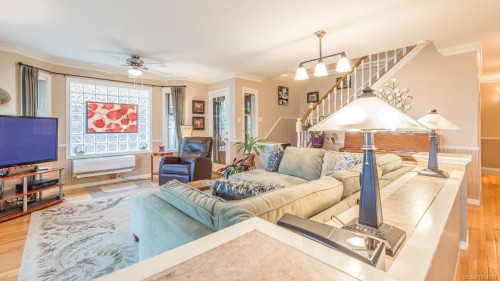 8 Pirates Lane, Protection Island, BC 