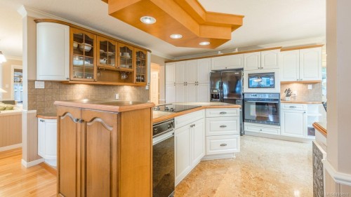 8 Pirates Lane, Protection Island, BC 