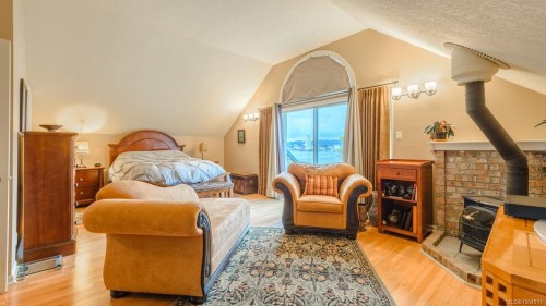 8 Pirates Lane, Protection Island, BC 