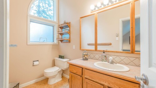 8 Pirates Lane, Protection Island, BC 