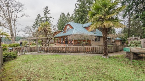 8 Pirates Lane, Protection Island, BC 
