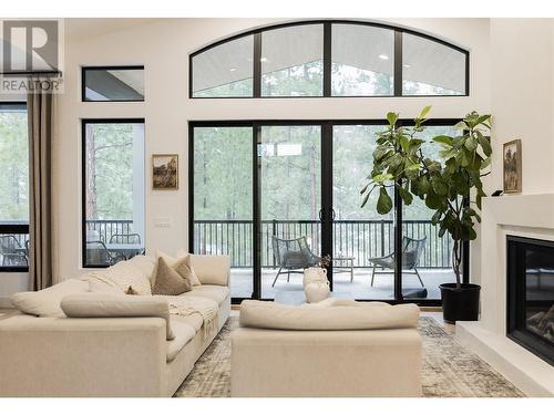 2690 Placer Place, Grand Forks, BC - Indoor With Fireplace