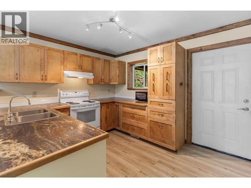 3416 Hayman Crescent, Quesnel, BC - Indoor Photo Showing Kitchen With Double Sink