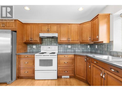 3788 Bird Place Unit# 111, Kelowna, BC - Indoor Photo Showing Kitchen