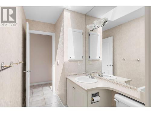 Main bathroom - 3788 Bird Place Unit# 111, Kelowna, BC - Indoor Photo Showing Bathroom