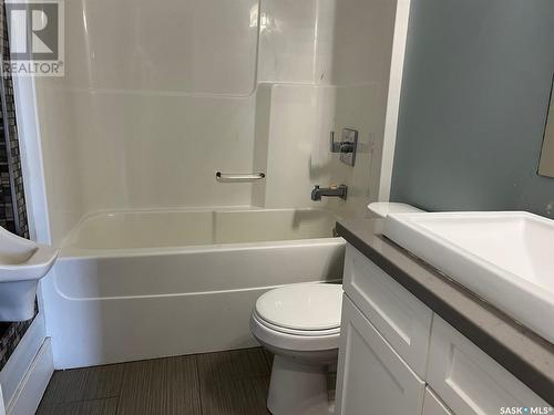 2431 Jameson Crescent, Regina, SK - Indoor Photo Showing Bathroom