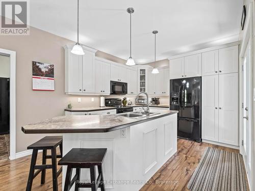 14 Kuehner Street, Kincardine, ON - Indoor Photo Showing Kitchen With Upgraded Kitchen