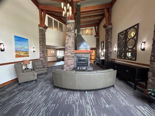413-400 Stemwinder Drive, Kimberley, BC - Indoor With Fireplace