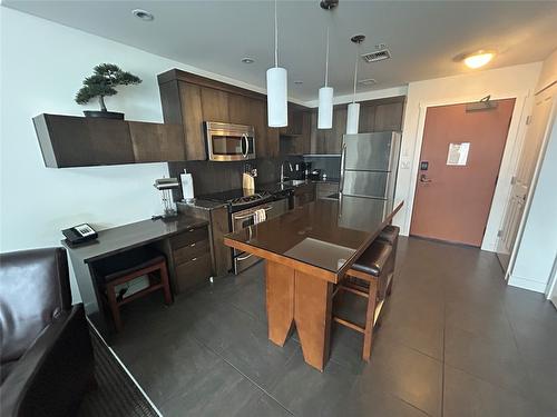 413-400 Stemwinder Drive, Kimberley, BC - Indoor Photo Showing Kitchen