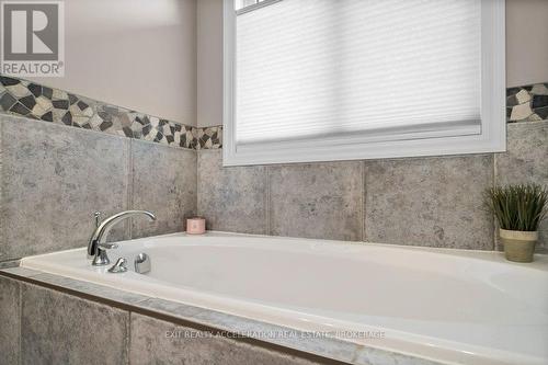 79 Hartwood Crescent, Greater Napanee (Greater Napanee), ON - Indoor Photo Showing Bathroom