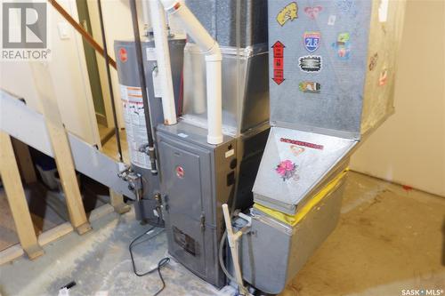 318 4Th Avenue W, Assiniboia, SK - Indoor Photo Showing Basement