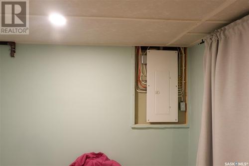 318 4Th Avenue W, Assiniboia, SK - Indoor