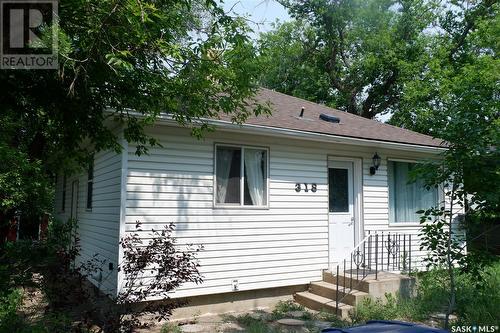 318 4Th Avenue W, Assiniboia, SK - Outdoor