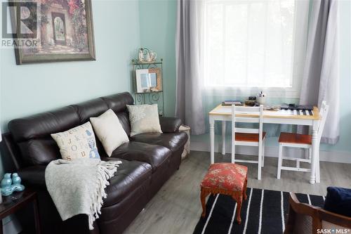 318 4Th Avenue W, Assiniboia, SK - Indoor