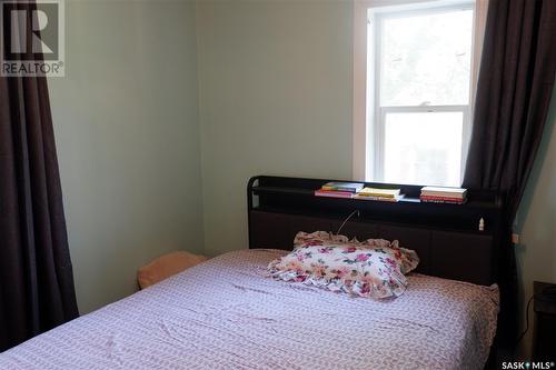 318 4Th Avenue W, Assiniboia, SK - Indoor Photo Showing Bedroom