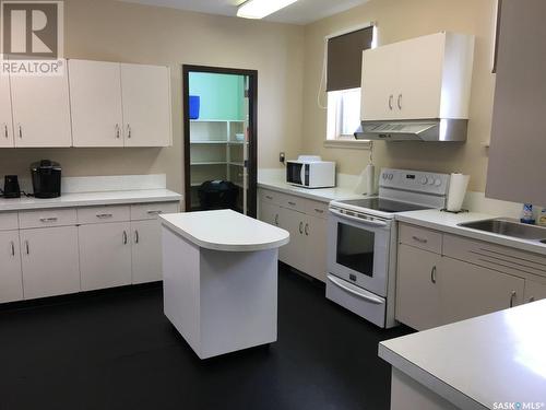 433 3Rd Street E, Shaunavon, SK - Indoor Photo Showing Kitchen