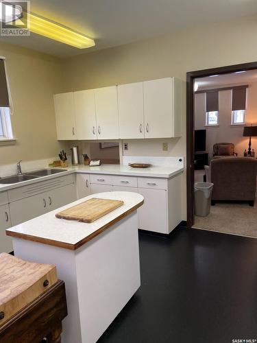 433 3Rd Street E, Shaunavon, SK - Indoor Photo Showing Kitchen With Double Sink