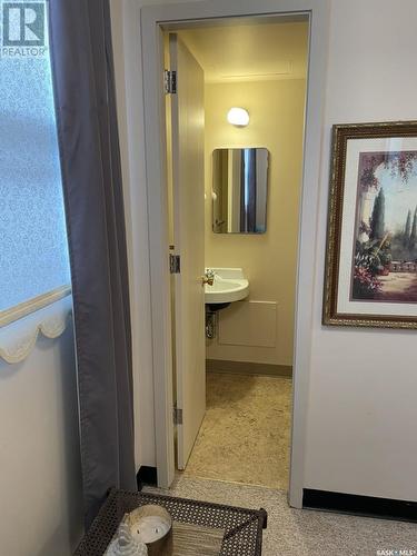 433 3Rd Street E, Shaunavon, SK - Indoor Photo Showing Bathroom