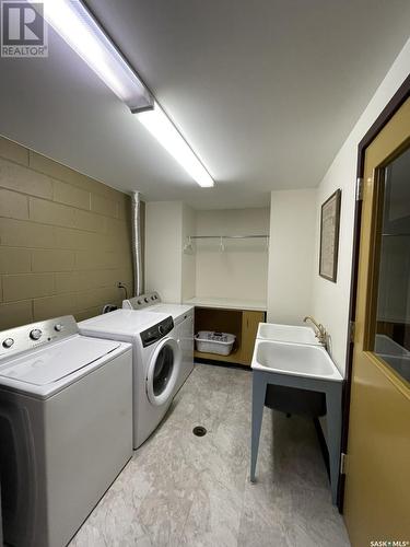 433 3Rd Street E, Shaunavon, SK - Indoor Photo Showing Laundry Room