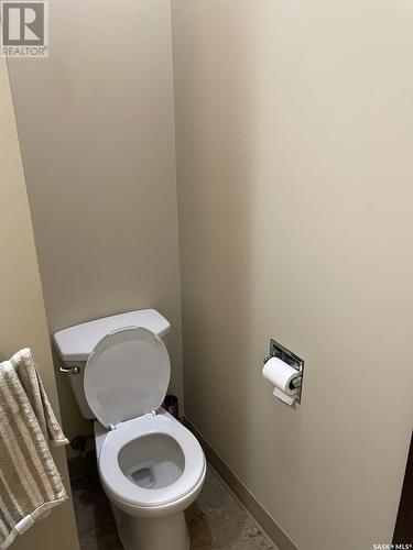 433 3Rd Street E, Shaunavon, SK - Indoor Photo Showing Bathroom
