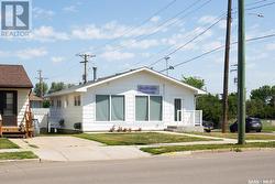 604 3rd AVENUE NE  Moose Jaw, SK S6H 0L5