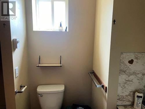 5382 Laburnum Ave, Powell River, BC - Indoor Photo Showing Bathroom