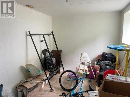 5382 Laburnum Ave, Powell River, BC - Indoor