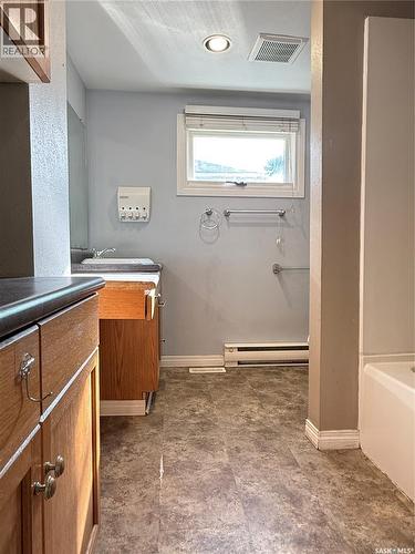 368 3Rd Avenue E, Melville, SK - Indoor