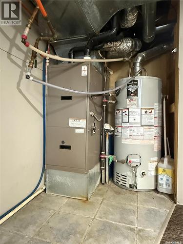 368 3Rd Avenue E, Melville, SK - Indoor Photo Showing Garage