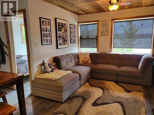 8687 Gala Bay Road, Fraser Lake, BC - Indoor Photo Showing Living Room