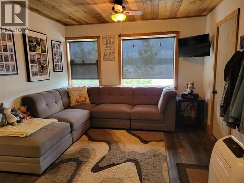 8687 Gala Bay Road, Fraser Lake, BC - Indoor Photo Showing Living Room