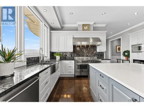 1825 Scott Crescent, West Kelowna, BC - Indoor Photo Showing Kitchen With Double Sink With Upgraded Kitchen