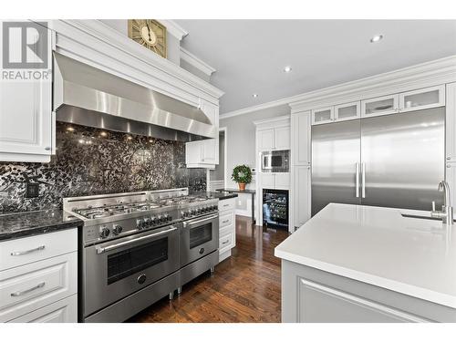 1825 Scott Crescent, West Kelowna, BC - Indoor Photo Showing Kitchen With Upgraded Kitchen