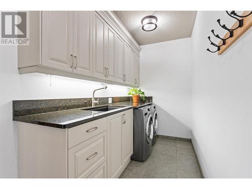 1825 Scott Crescent, West Kelowna, BC - Indoor Photo Showing Kitchen