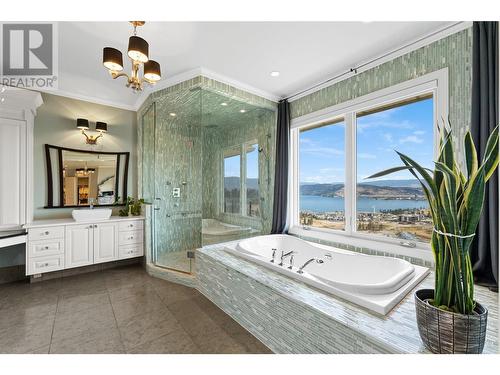 1825 Scott Crescent, West Kelowna, BC - Indoor Photo Showing Bathroom
