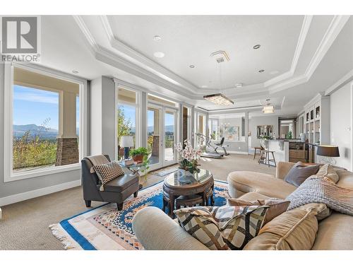 1825 Scott Crescent, West Kelowna, BC - Indoor Photo Showing Living Room