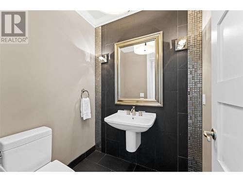 1825 Scott Crescent, West Kelowna, BC - Indoor Photo Showing Bathroom