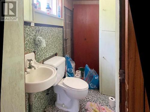 6143 Lois Street, Powell River, BC - Indoor Photo Showing Bathroom